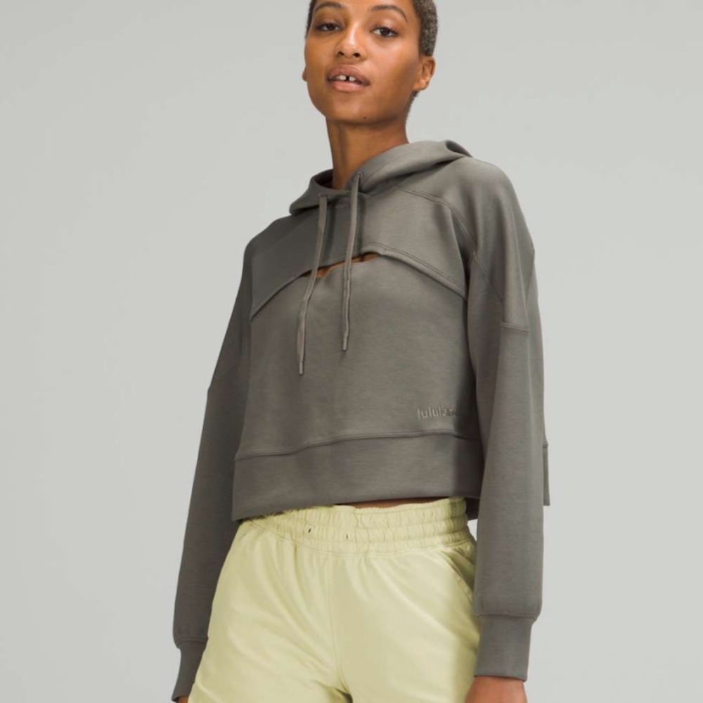 Lululemon Get Centred Crop Hoodie
Grey Sage / Grey Sage size 10